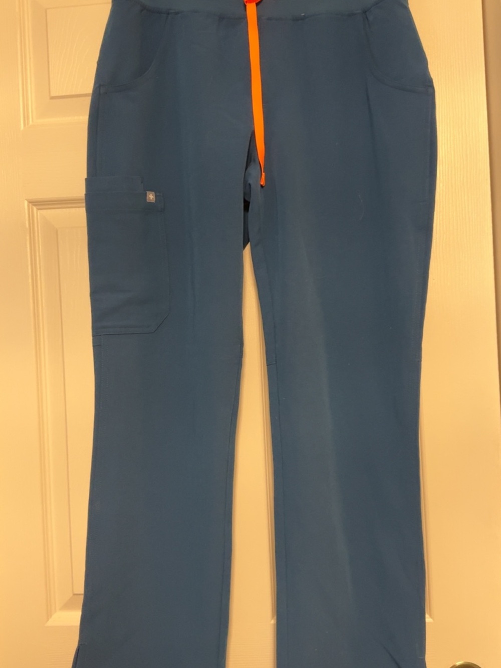 FIGS Scrub Set + Surgical Cap – Medium Petite – NWOT 💙
